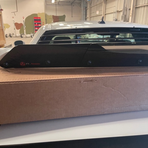 challenger spoiler with camera and zl1 wickerbill - Picture 7 of 10